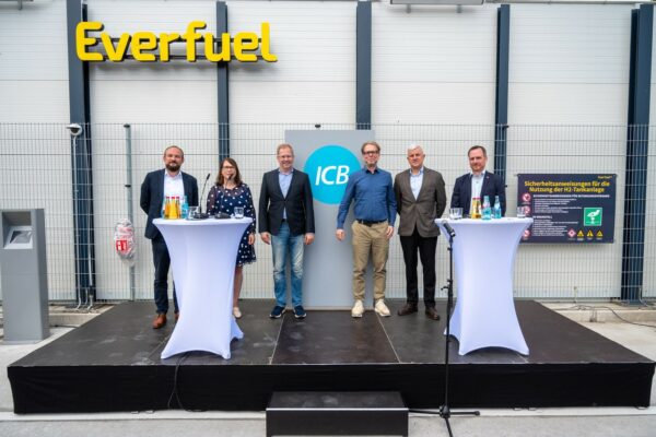 Fot. Everfuel: Opening of first hydrogen bus depot in Germany