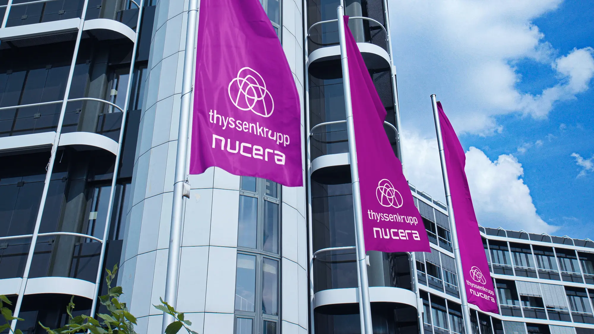 Fot. Headquarters-with-flags_thyssenkrupp-nucera
