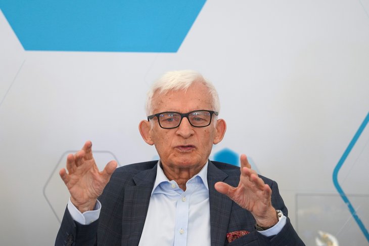 Premier prof. Jerzy Buzek z wizytą w Agencji Rozwoju Przemysłu S.A., fot. ARP