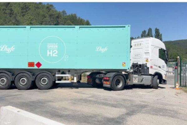 Fot. Le-camion-transportant-l-hydrogene-le-13-juin-2024-a-Geomethane/Lhyfe