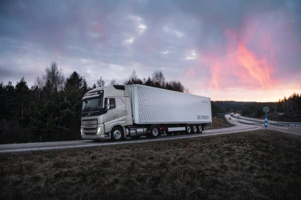 Fot. Volvo FH gas powered truck equipped with a Westport LNG HPDI™ fuel system (CNW Group/Westport Fuel Systems Inc.)