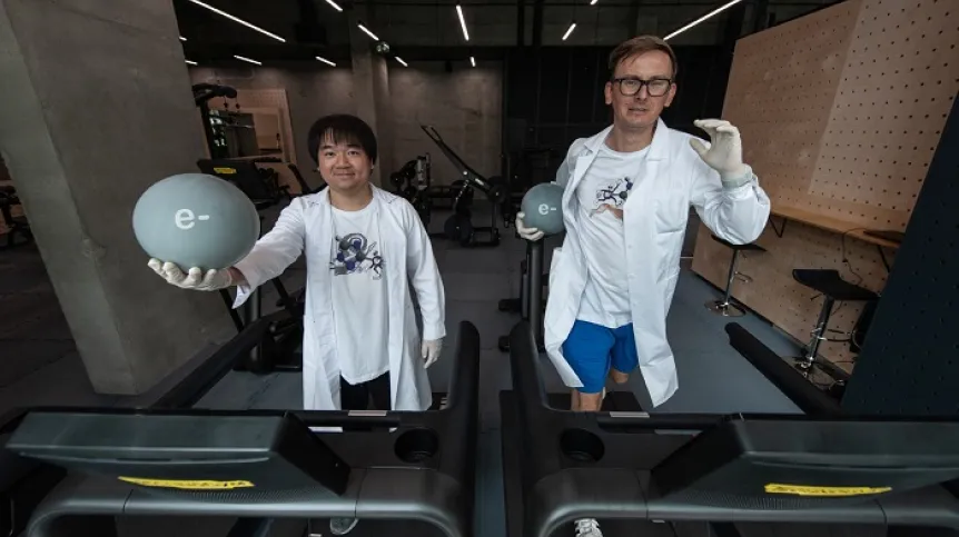 Brom i wodór odgrywają nieoczekiwane role w dynamice dysocjacji anionów triazolu. Przełomowe badanie naukowców z IChF PAN dostarcza nowych informacji o zachowaniu przejściowych jonów ujemnych. Fot: Grzegorz Krzyżewski