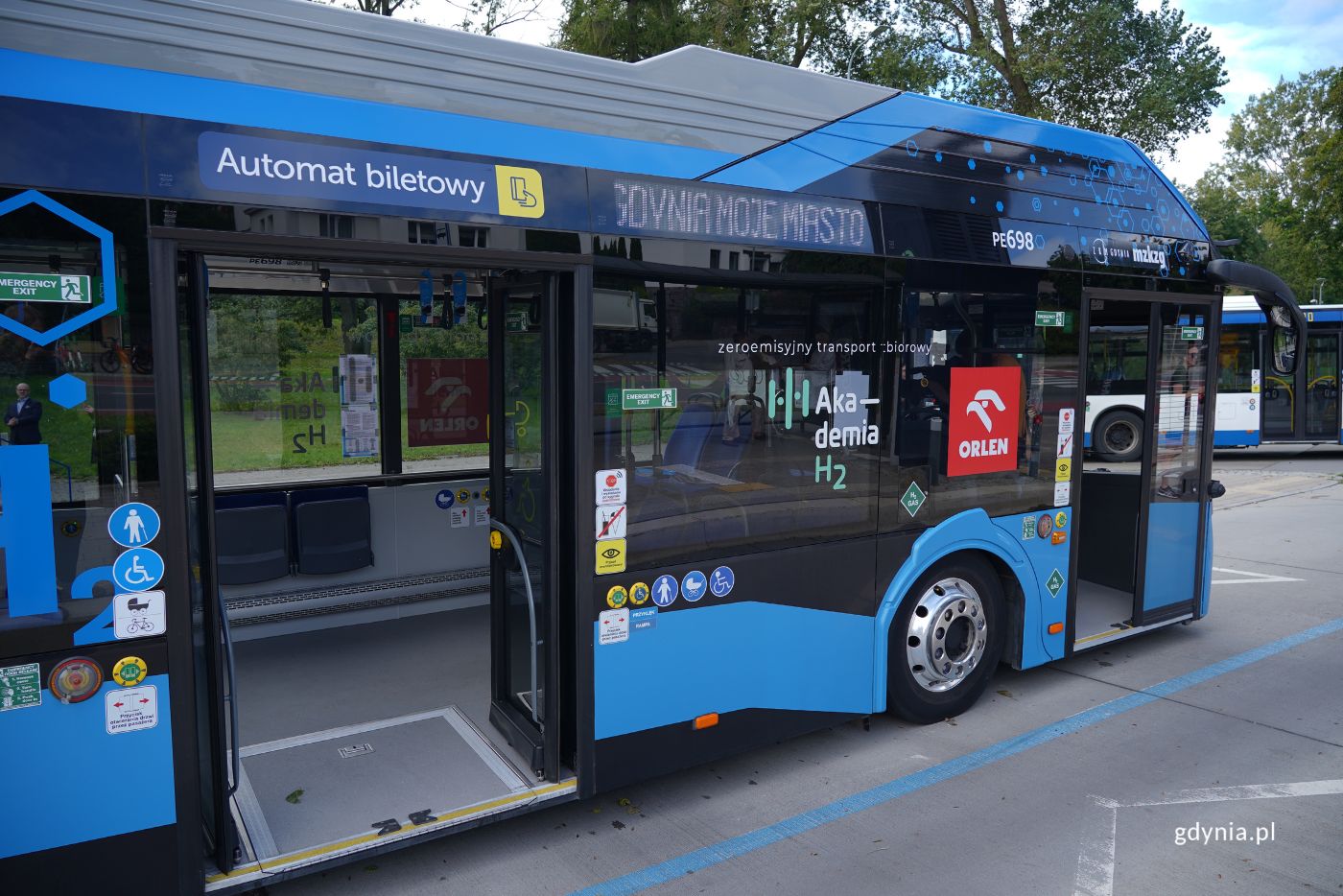 Autobus wodorowy pojawił się na gdyńskich ulicach, UM w Gdyni